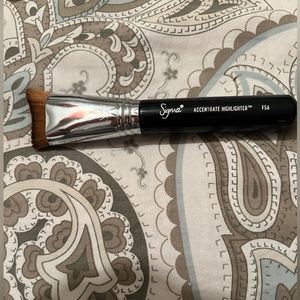 Sigma  F56 accentuate highliter brush
